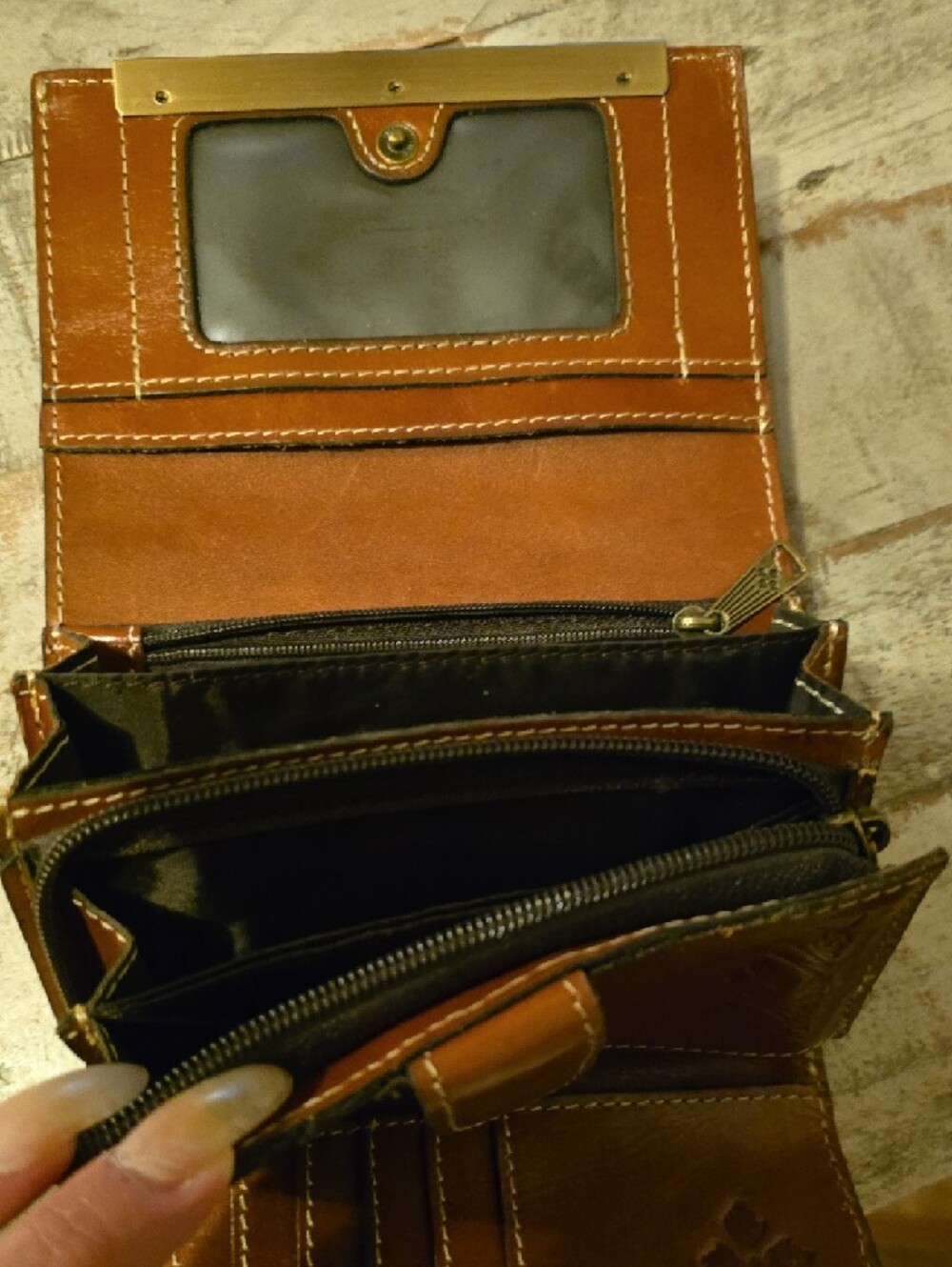 PATRICIA NASH Leather Compact Wallet with Brass Accent - Picture 3 of 5